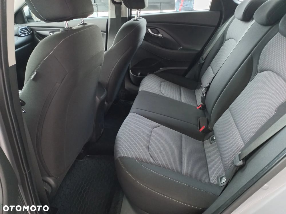 Hyundai i30 1.5 DPI Classic + - 27