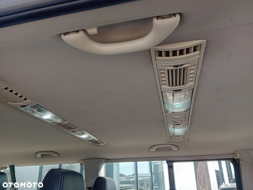 Volkswagen Caravelle - 13