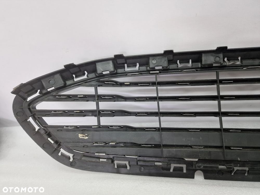FORD FIESTA MK8 17- ATRAPA / GRILL / KRATKA ŚRODKOWA ZDEZRAKA PRZEDNIEGO PRZÓD , NR H1BB-8200-B , NR AUKCJI KR240 - 10