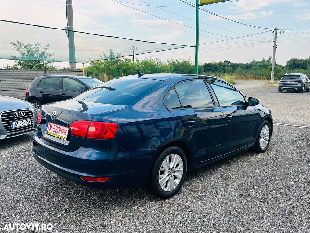 Volkswagen Jetta - 3