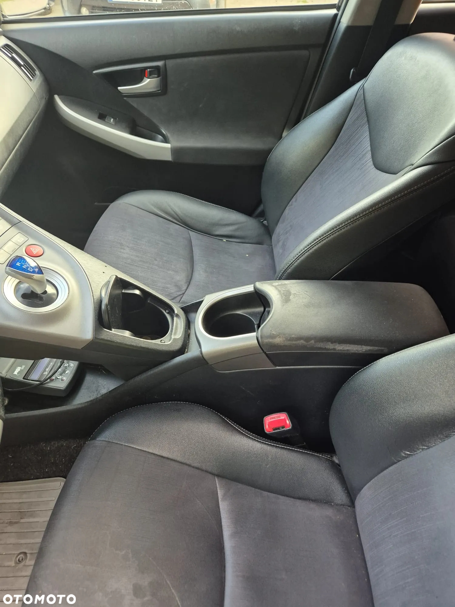 Toyota Prius (Hybrid) - 3