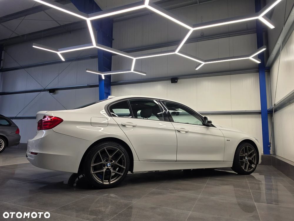 BMW Seria 3 318d DPF Edition Sport - 19