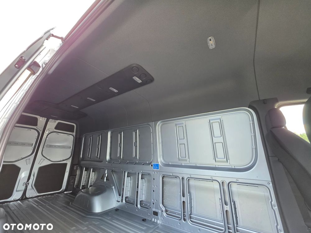 Mercedes-Benz Sprinter - 14