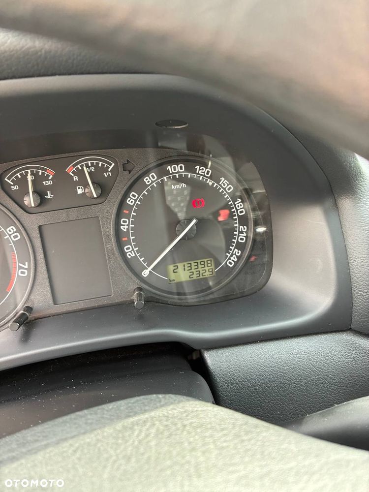 Skoda Octavia 1.6 Tour - 10