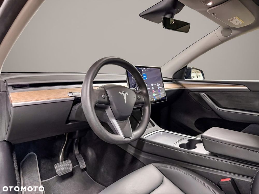 Tesla Model Y Long Range AWD - 14