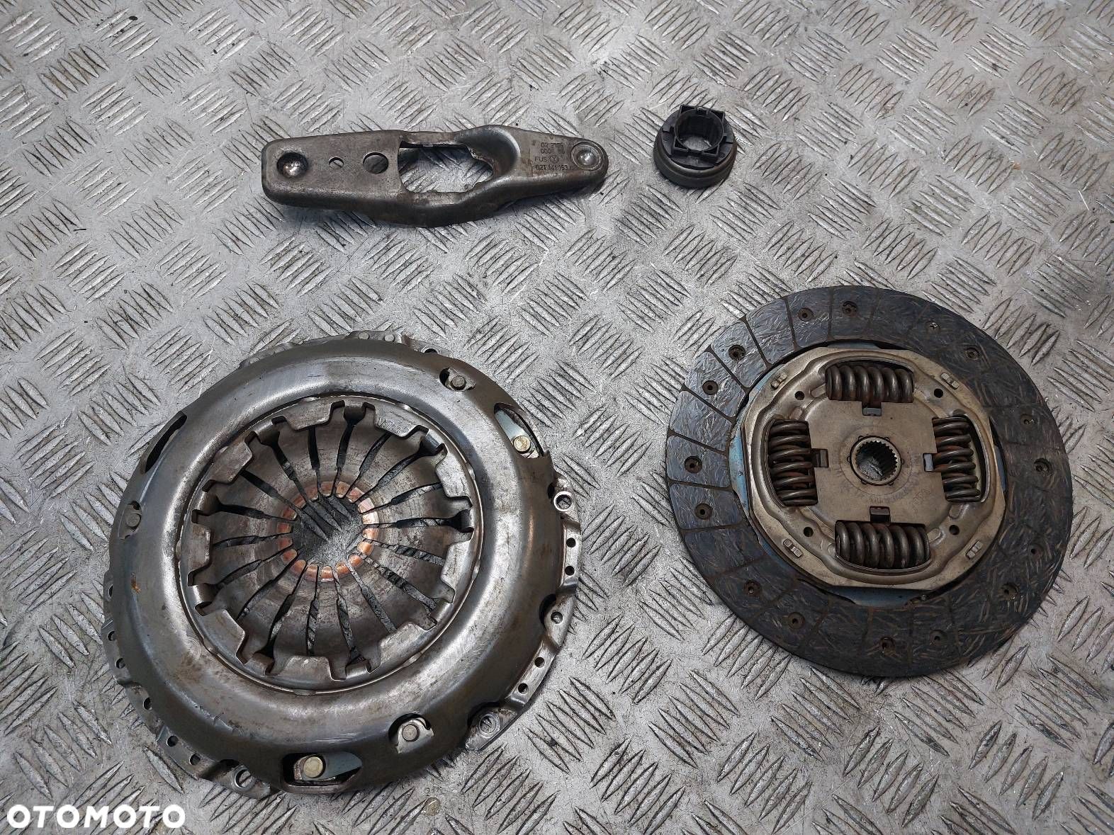 SPRZĘGŁO TARCZA + DOCISK + ŁOŻYSKO AUDI A3 8P 1.6 8V 02T141153C - 1