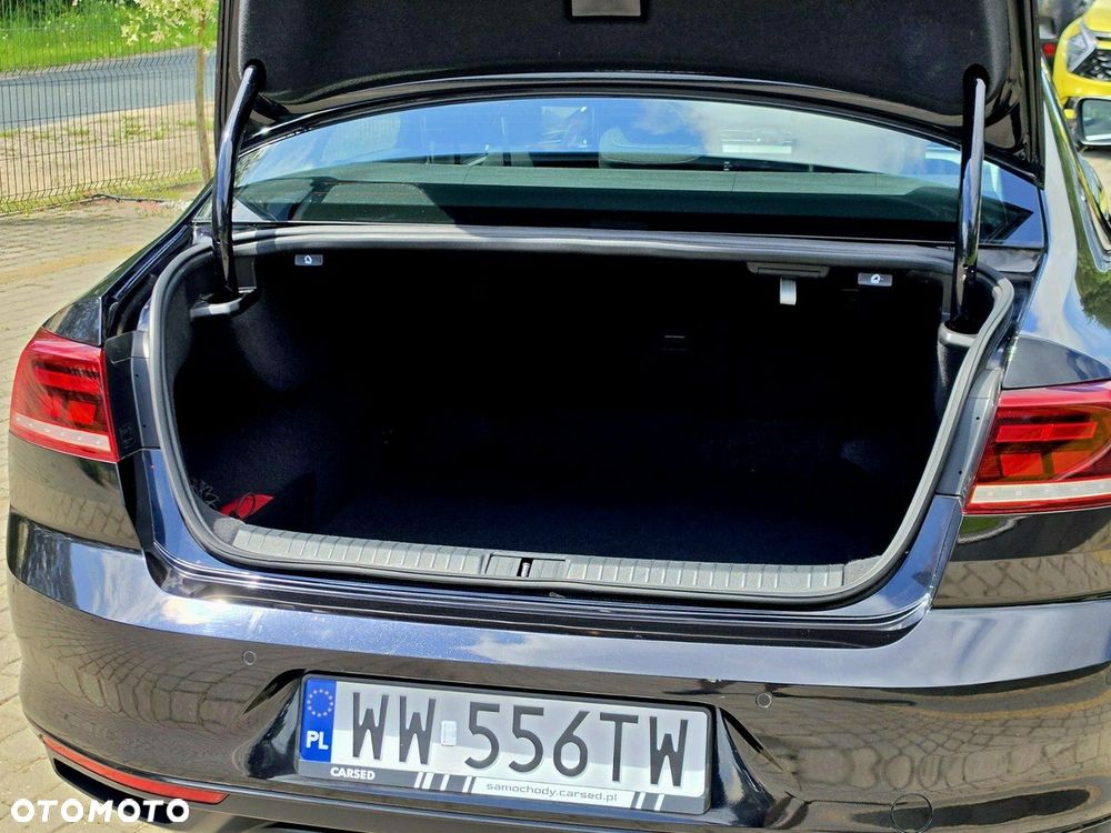 Volkswagen Passat - 25