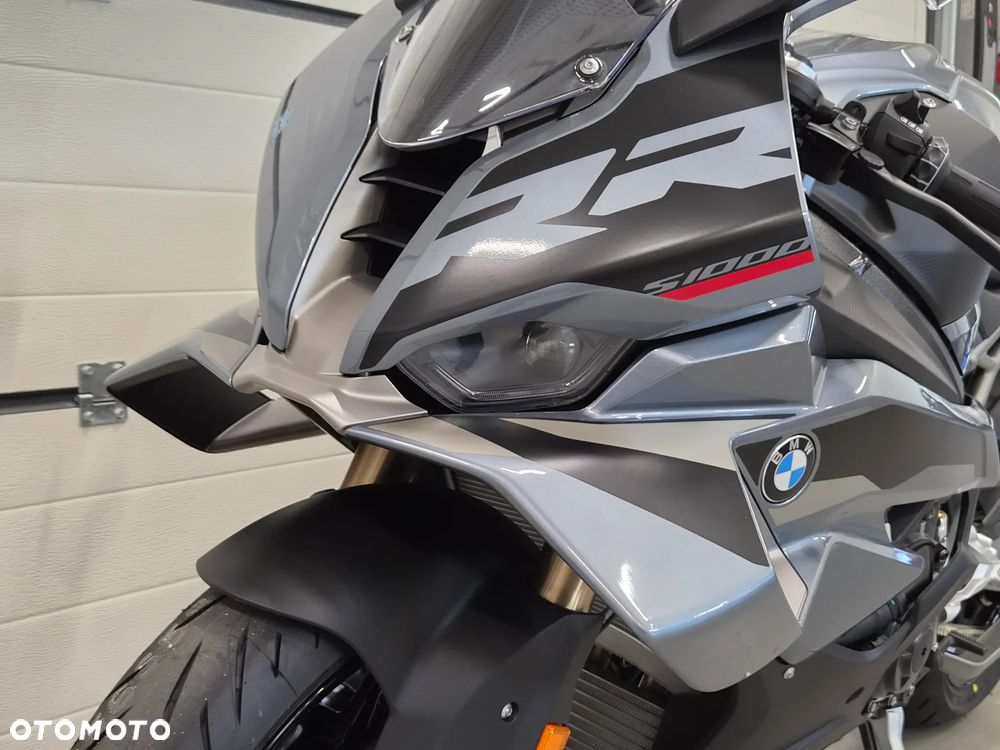 BMW S - 9