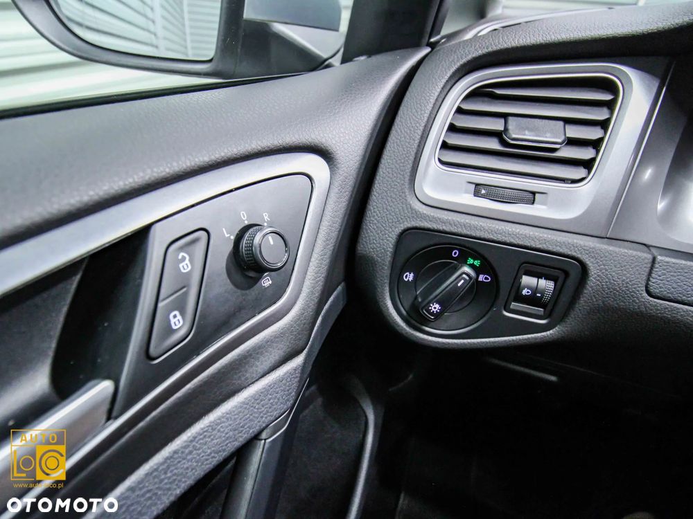 Volkswagen Golf 1.2 TSI BMT Comfortline - 26