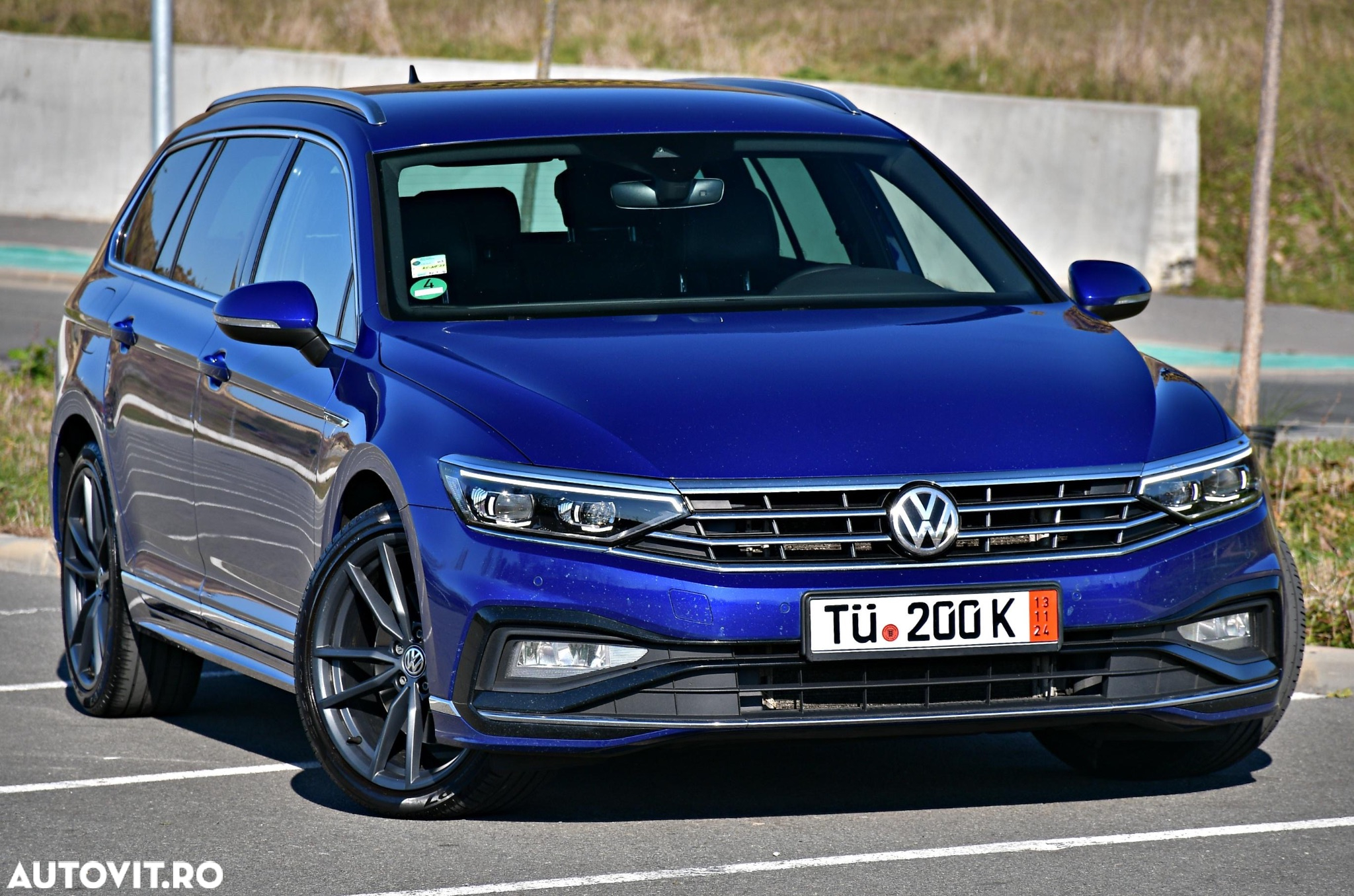 Volkswagen Passat - 4