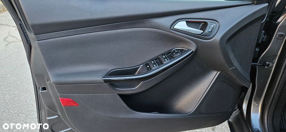 Ford Focus 1.0 EcoBoost Titanium - 33
