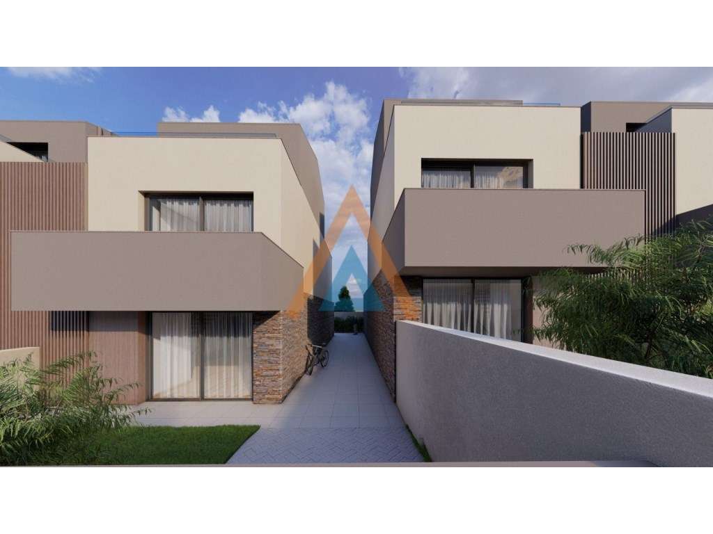 Moradia em Banda T3 Duplex - São Félix da Marinha - V. N. Gaia - Grande imagem: 4/26