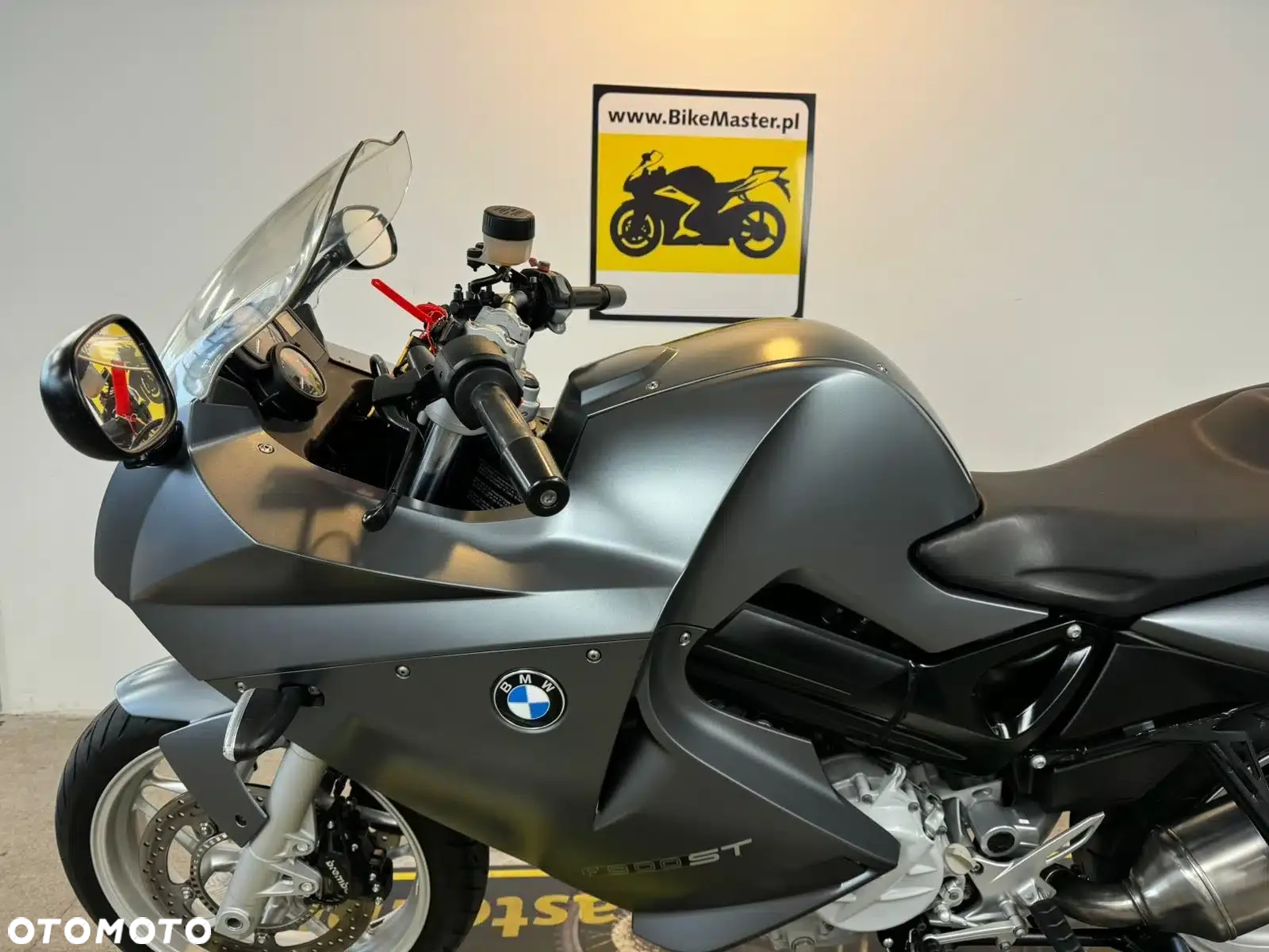 BMW F - 8