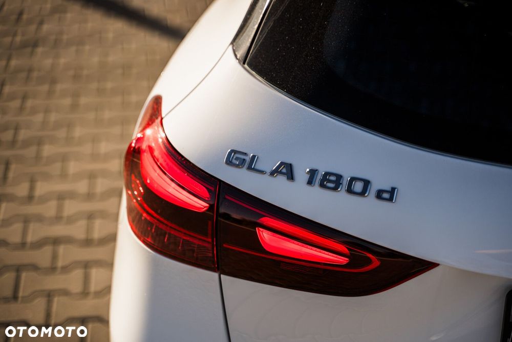 Mercedes-Benz GLA - 11