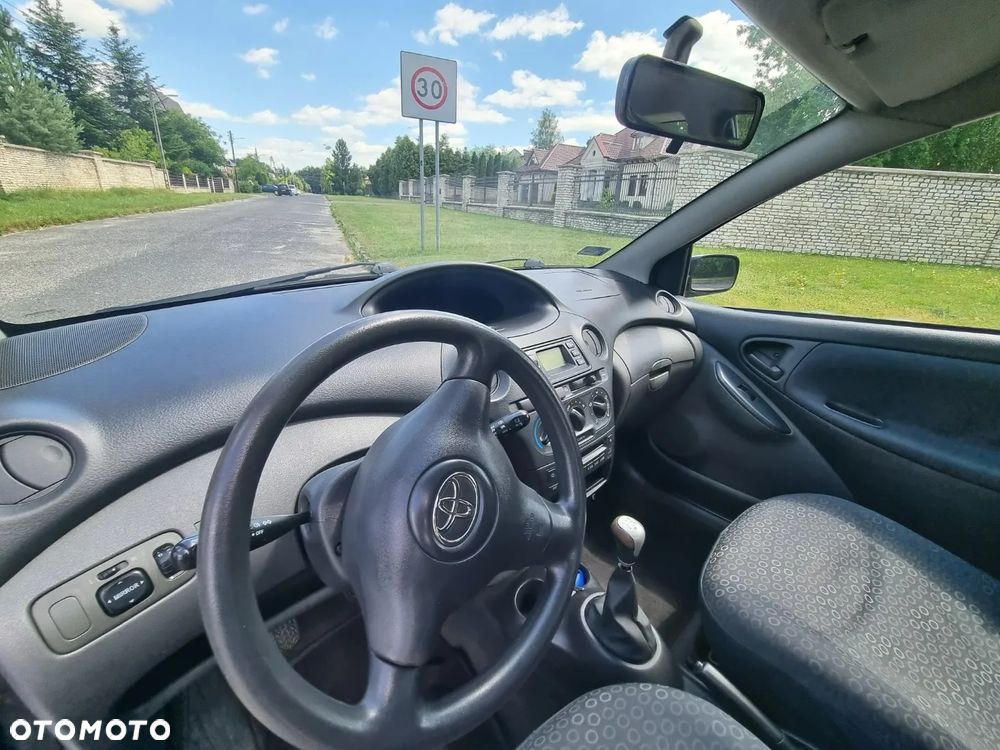 Toyota Yaris 1.3 Unlimited - 24