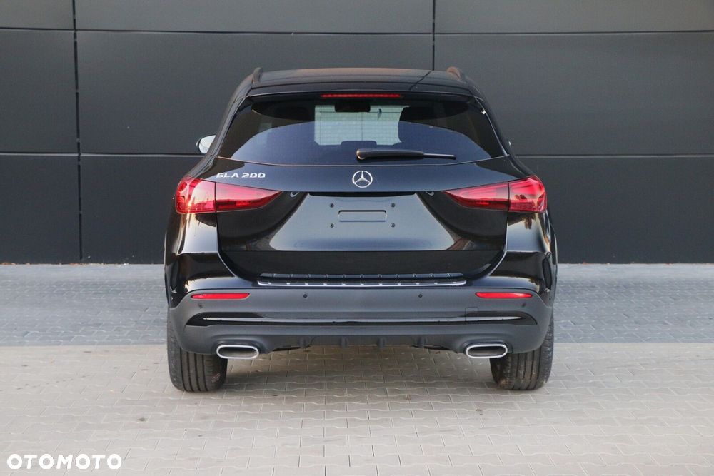 Mercedes-Benz GLA - 8