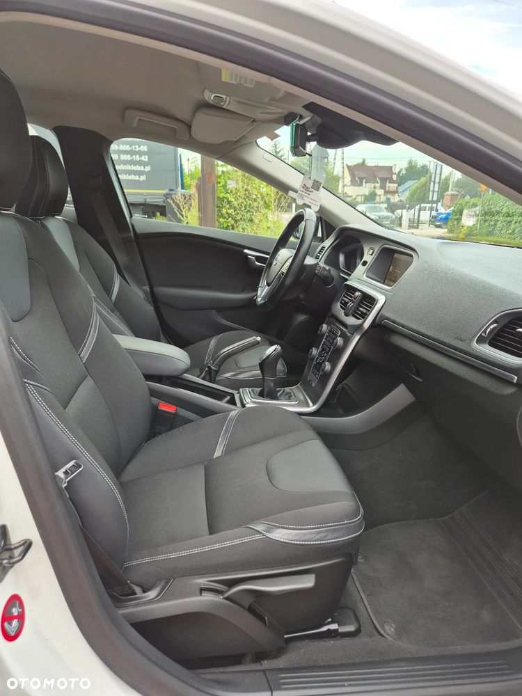 Volvo V40 D2 Momentum - 25
