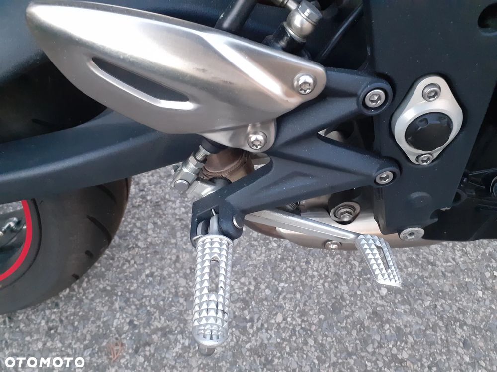 Triumph Street Triple - 19