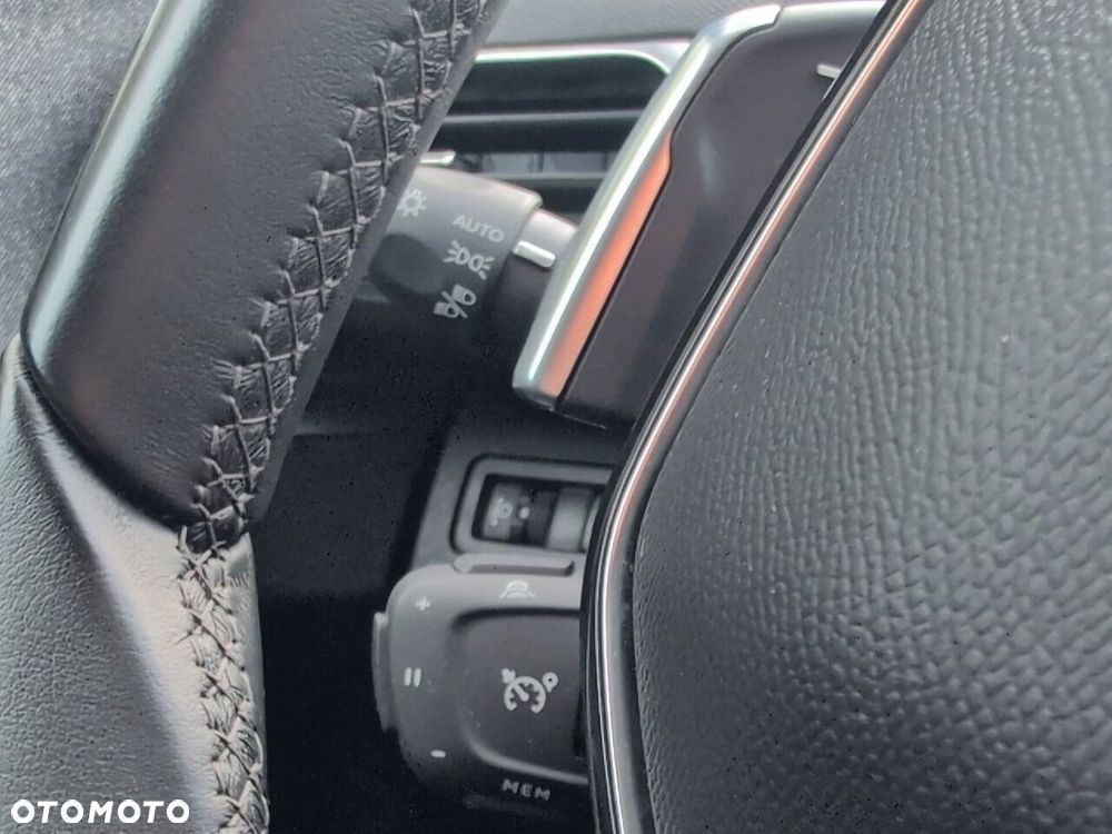 Peugeot 3008 1.5 BlueHDi Allure Pack S&S EAT8 - 26