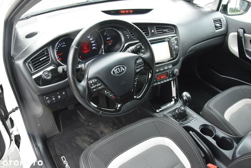 Kia Ceed 1.4 CVVT Dream Team Edition - 33