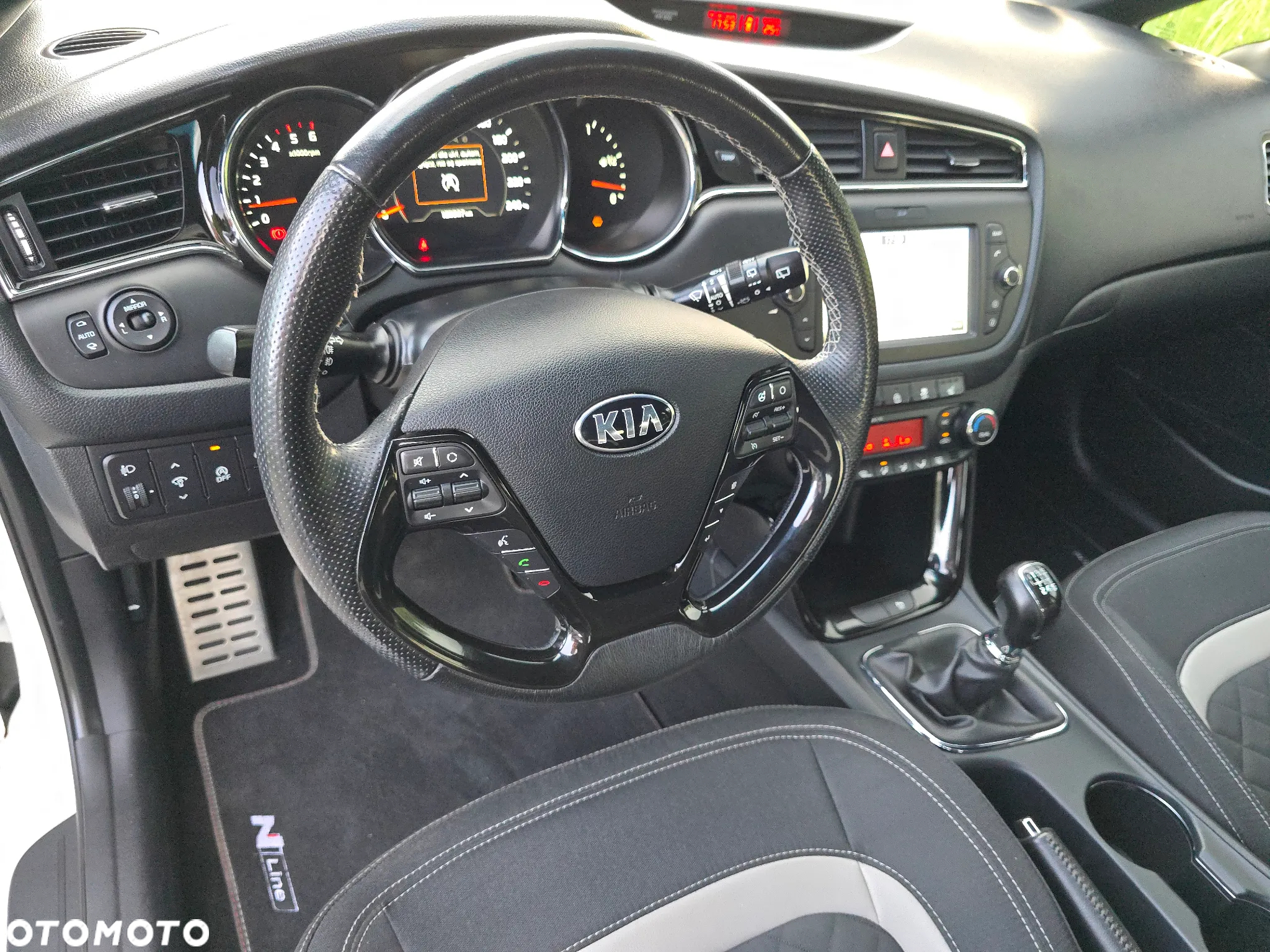 Kia Ceed 1.6 CRDi SCR GT-Line - 30