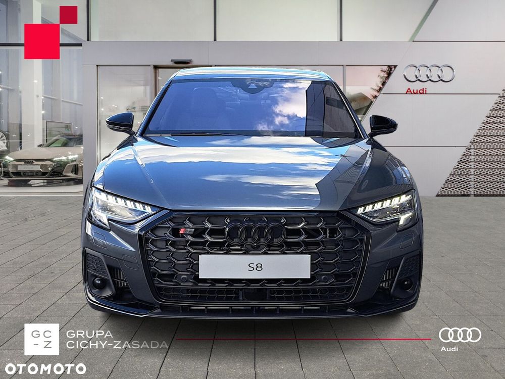 Audi S8 - 8