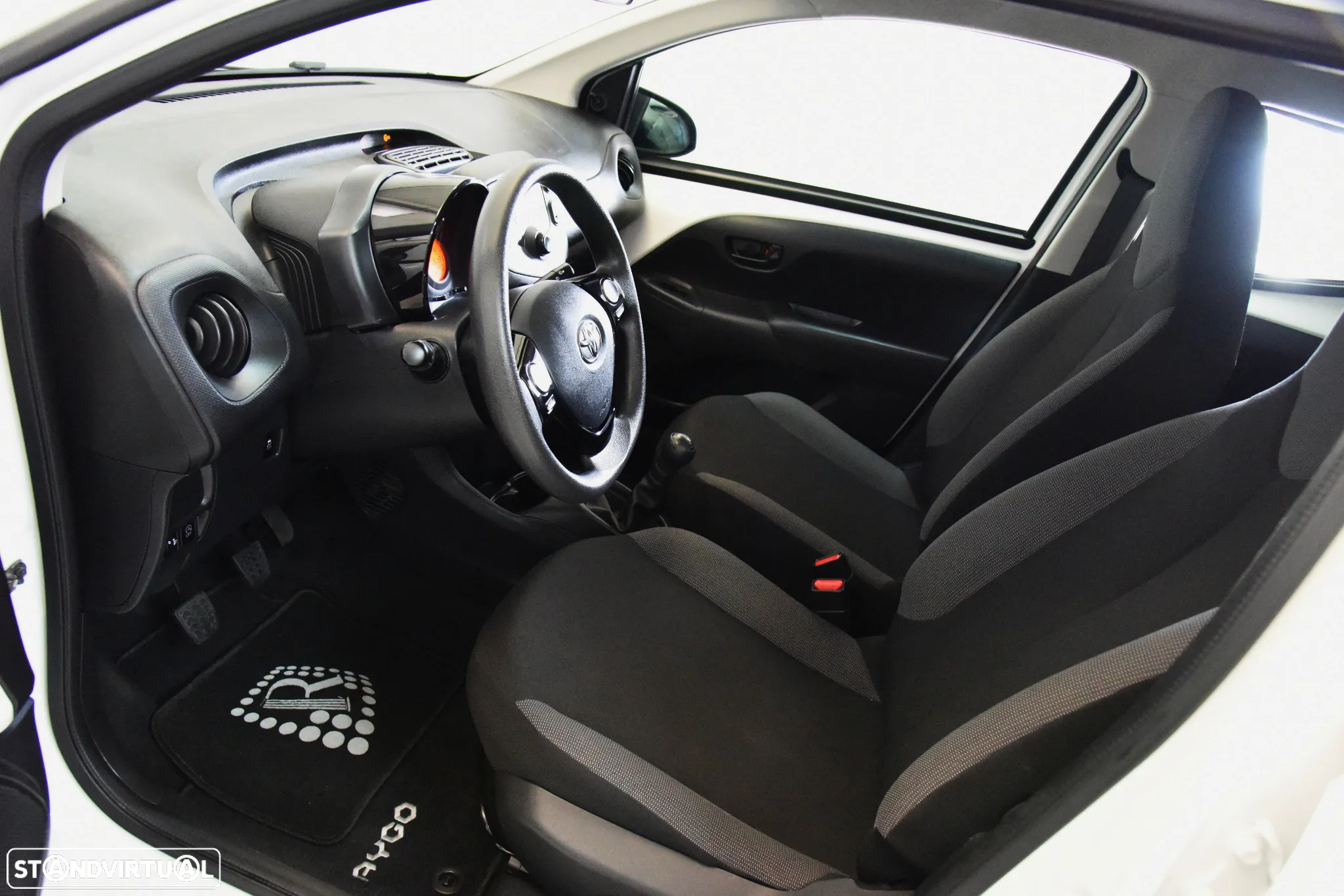 Toyota Aygo x-play Eco - 10