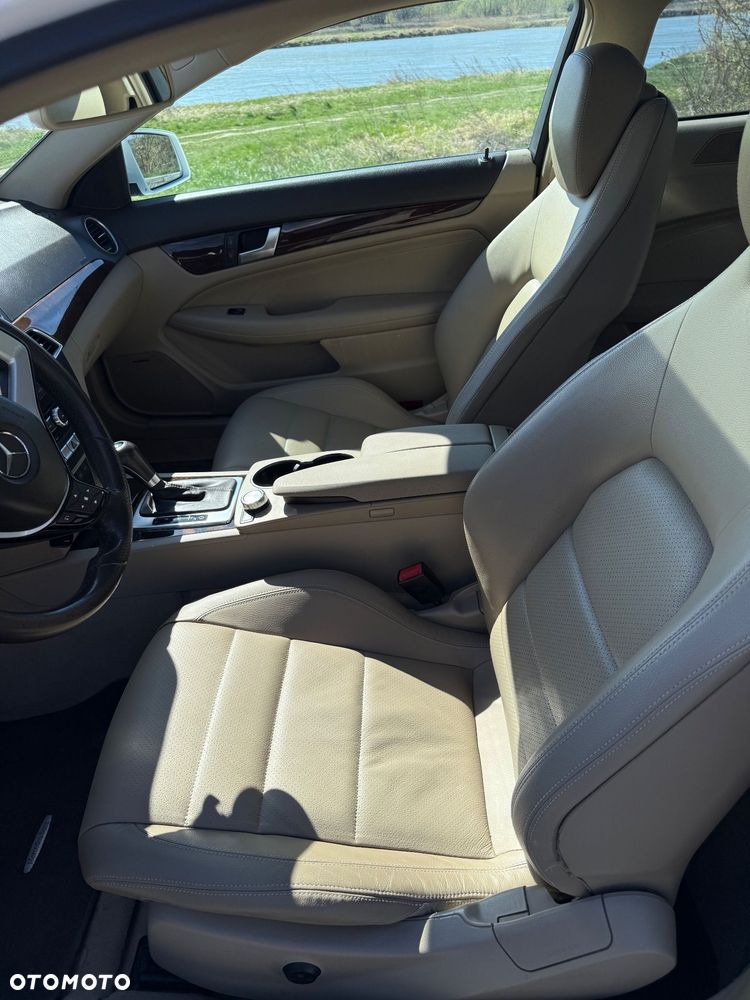Mercedes-Benz Klasa C 250 CGI BlueEff - 13