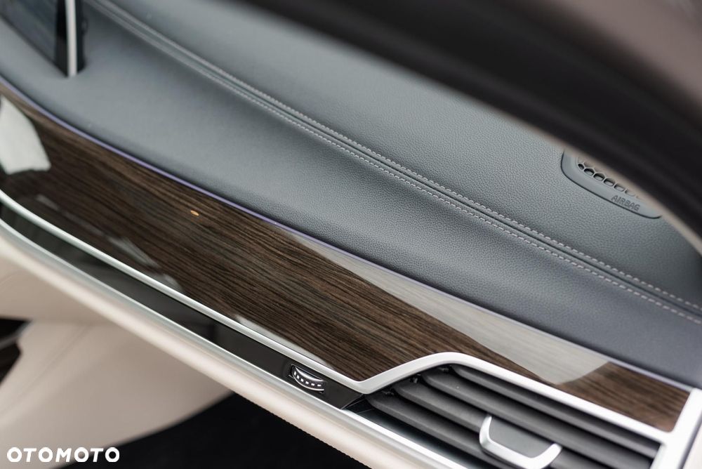 BMW Seria 7 730Ld xDrive mHEV - 32