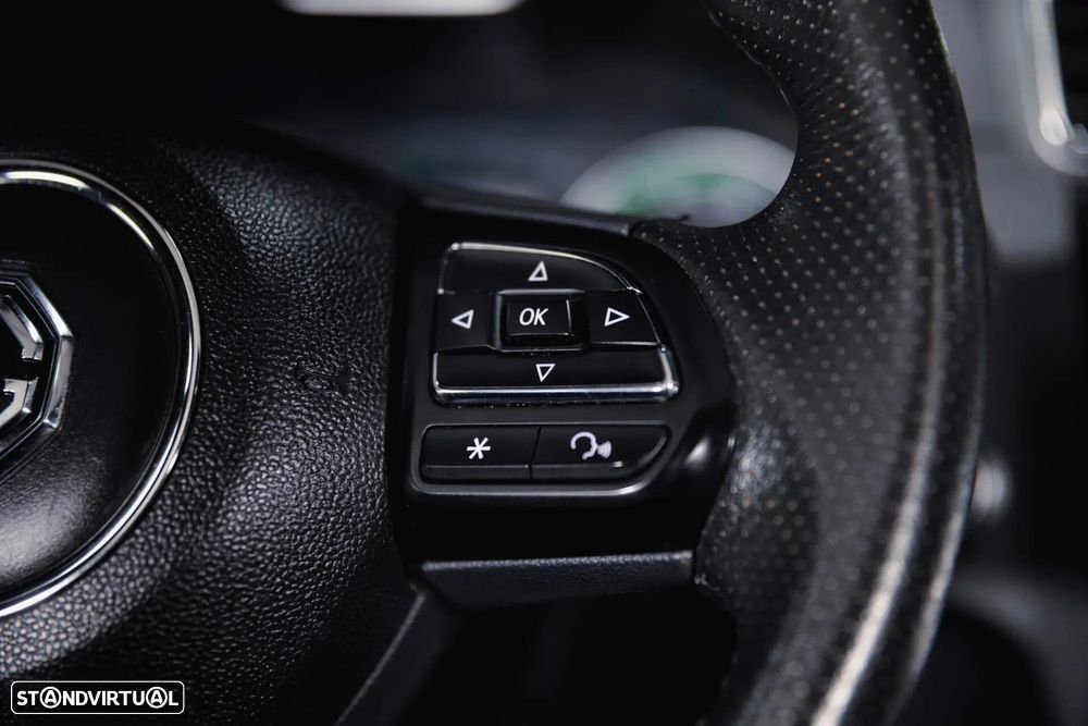 MG ZS EV 44.5 kWh Luxury - 19