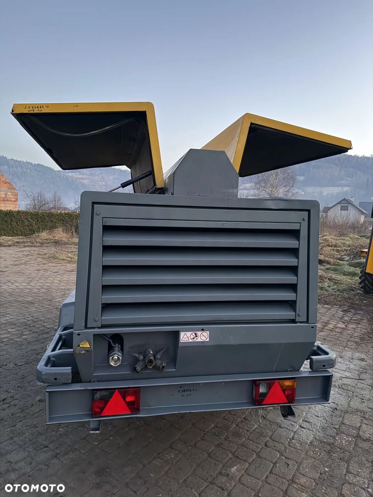 Atlas Copco XAHS 186 Kompresor Śrubowy sprężarka 11 m3. Regulacja ciśnienia bar 10. Chłodnica Cyklonowa Osuszacz! Silnik DEUTZ 150 KM. Potężna moc. 2014 rok 2173 mtg. Sprowadzony z Norwegii! Dokumenty do Rejestracji jako pojazd. Maszyna jak Nowa z Salonu!! - 3