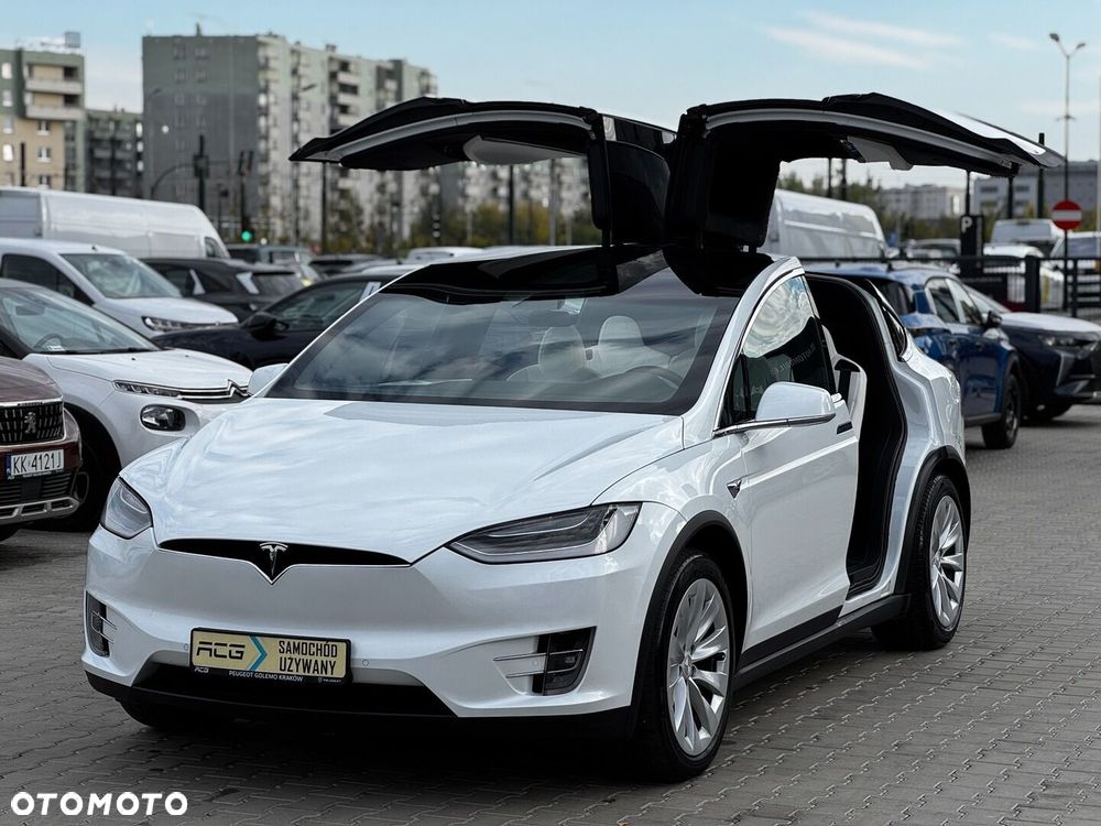 Tesla Model X - 6