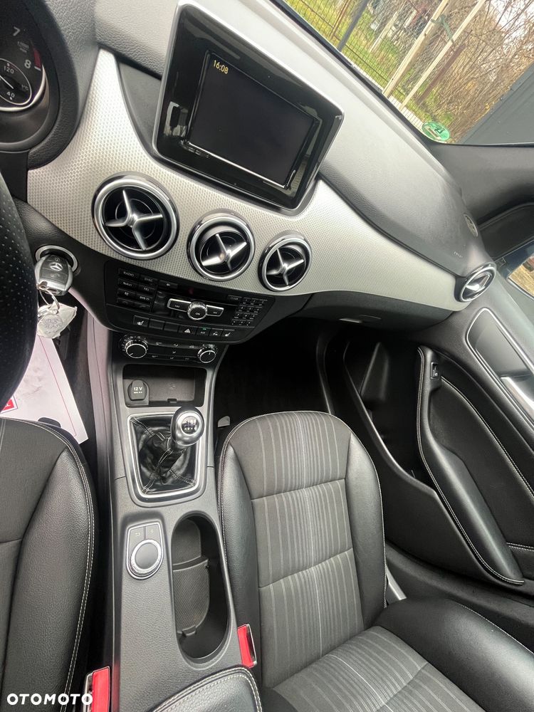 Mercedes-Benz Klasa B 180 (BlueEFFICIENCY) - 31