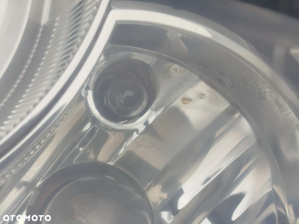 Audi A4 B7 lampa przednia prawa Xenon - 4