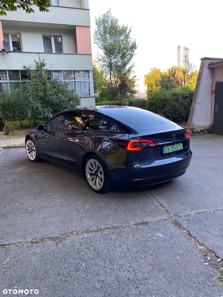 Tesla Model 3 - 4