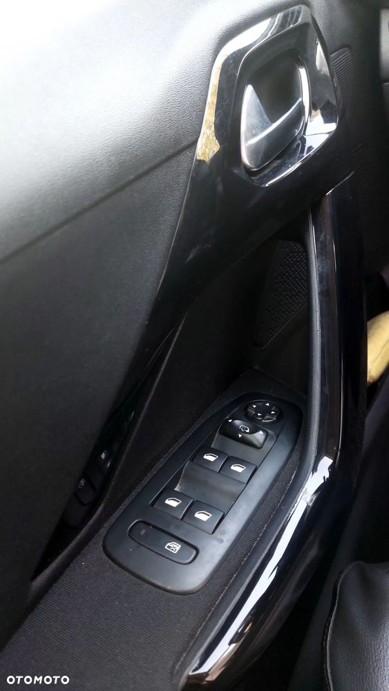 Peugeot 208 1.2 PureTech Allure - 5
