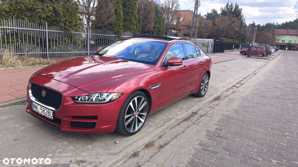 Jaguar XE 25t Prestige - 9