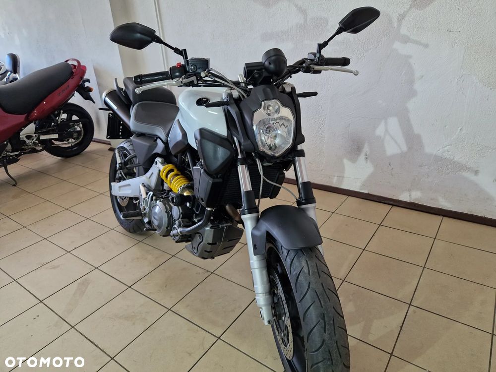 Yamaha MT - 6