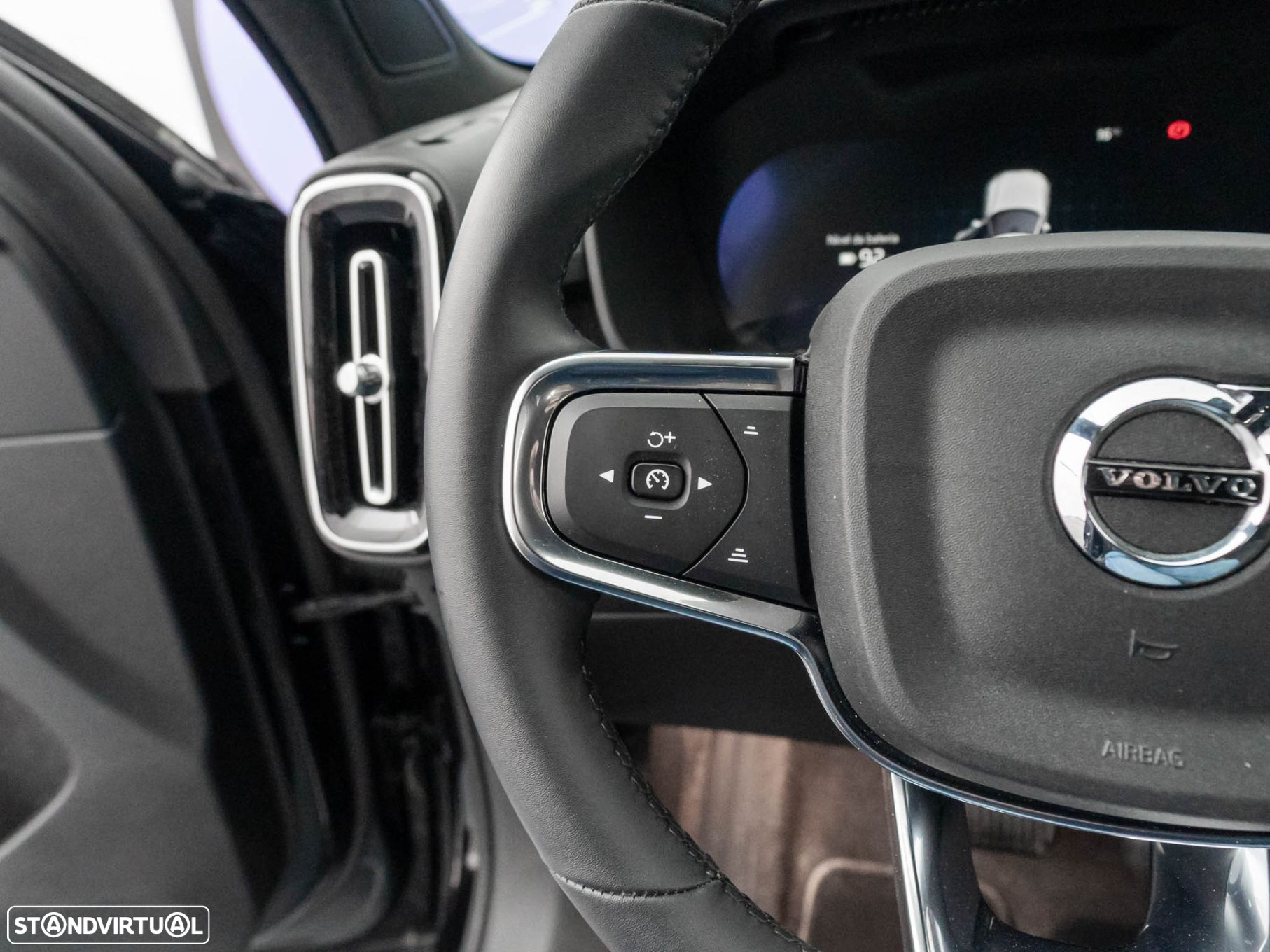 Volvo XC 40 Recharge Core - 23