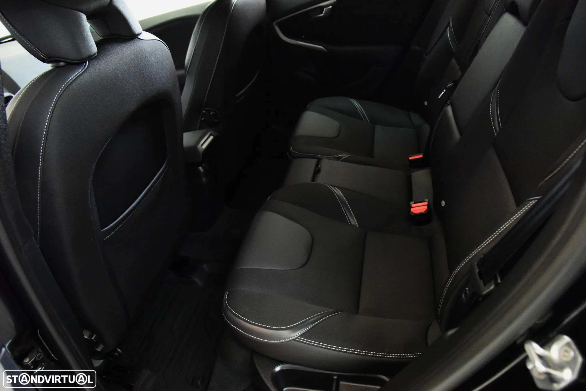 Volvo V40 2.0 D3 Momentum - 26
