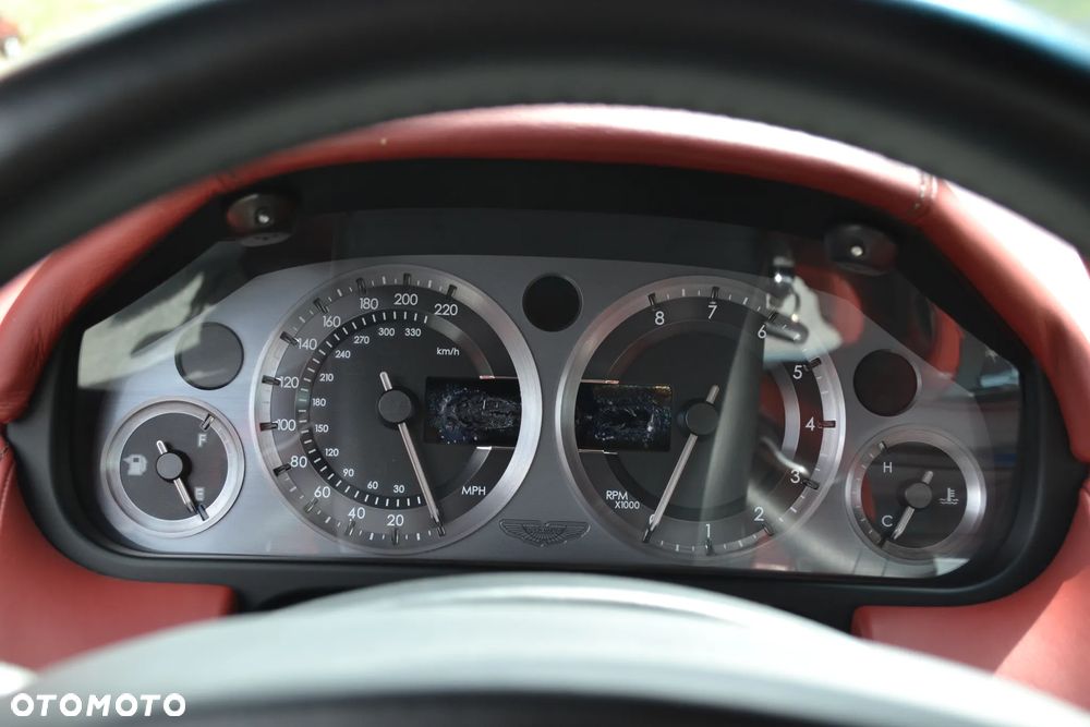 Aston Martin DB9 Touchtronic - 17