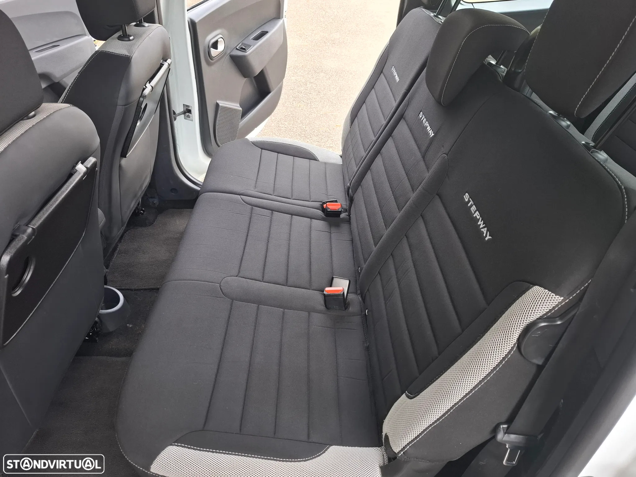 Dacia Lodgy 1.5 Blue dCi Stepway 7L - 14
