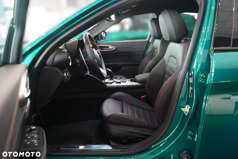 Alfa Romeo Giulia 2.0 Turbo Intensa Q4 - 12