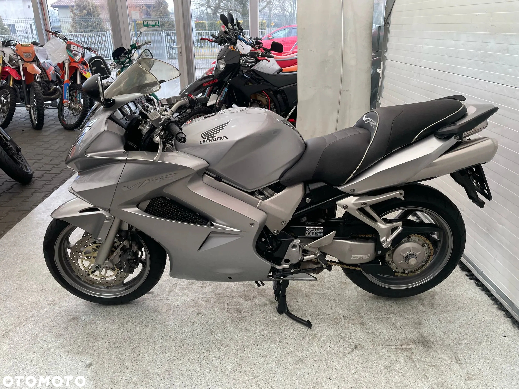 Honda VFR - 19