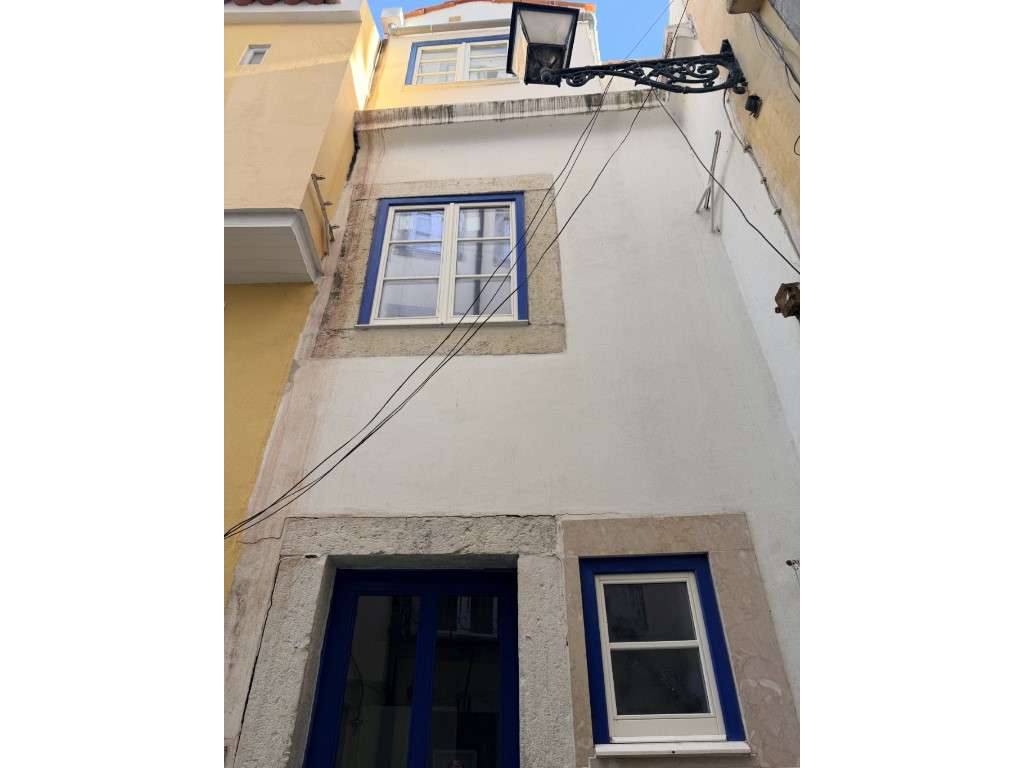 Prédio Total (5 Frações Autónomas) | Alfama | Vista Rio - Grande imagem: 2/43