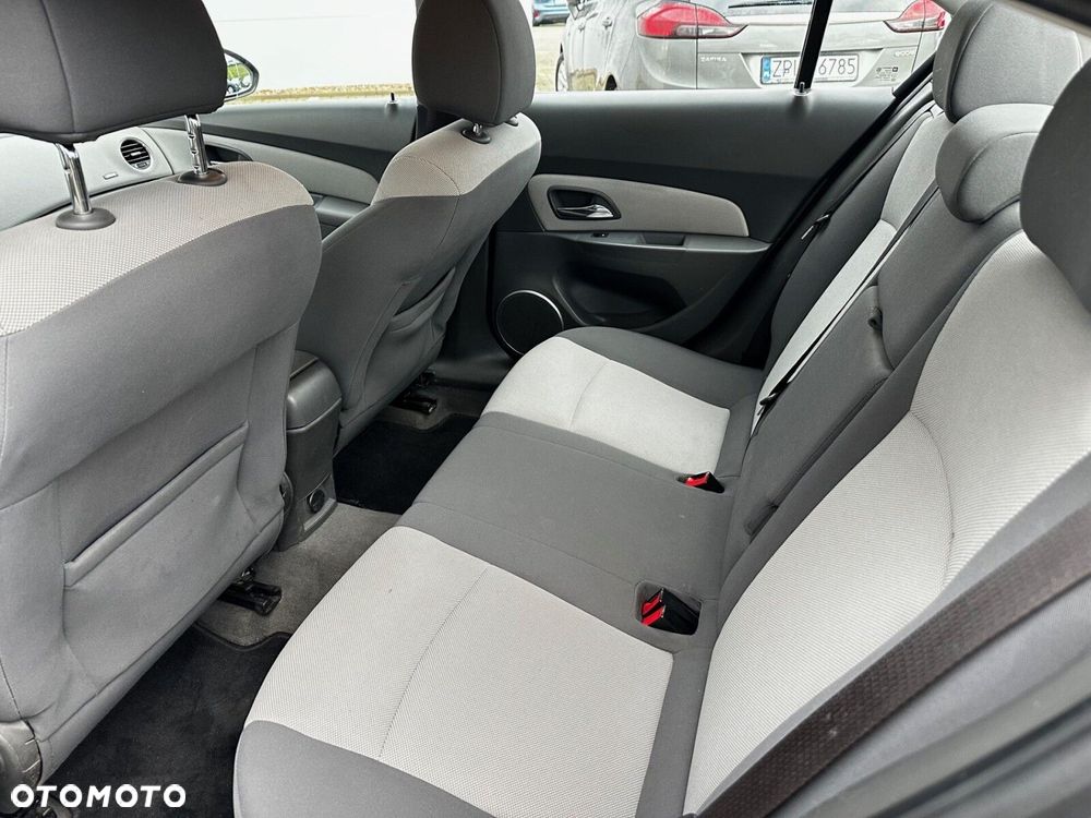 Chevrolet Cruze 1.6 LS - 12