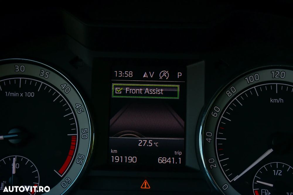 Skoda Octavia 1.6 TDI DSG Ambition - 13