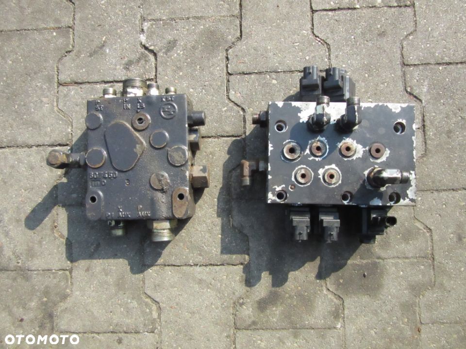 Blok zaworowy płyta rozdzielacz cewka Case McCormick XTX145 XTX165 XTX185 XTX200 XTX215 - 1