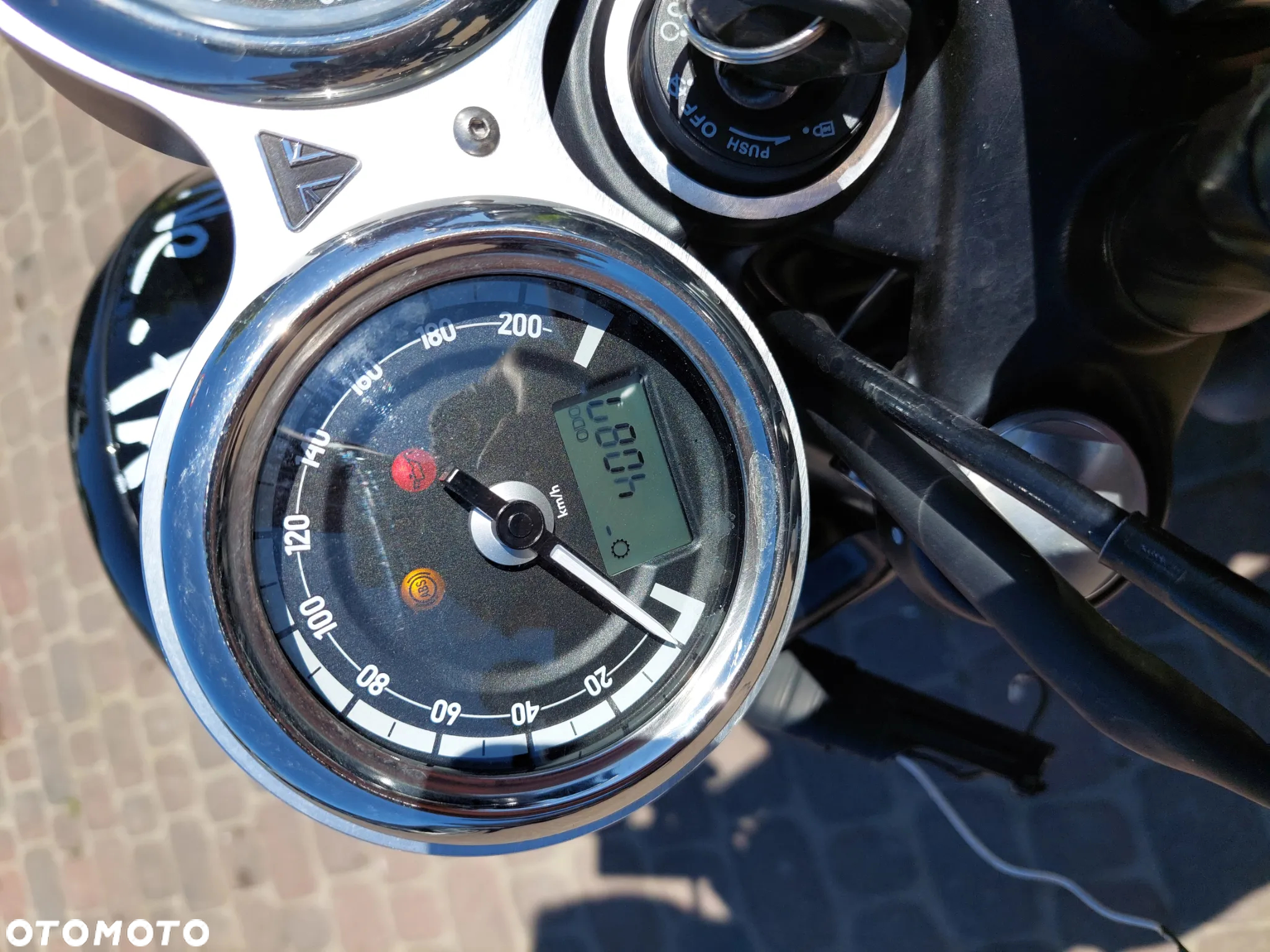 Triumph Bonneville - 10