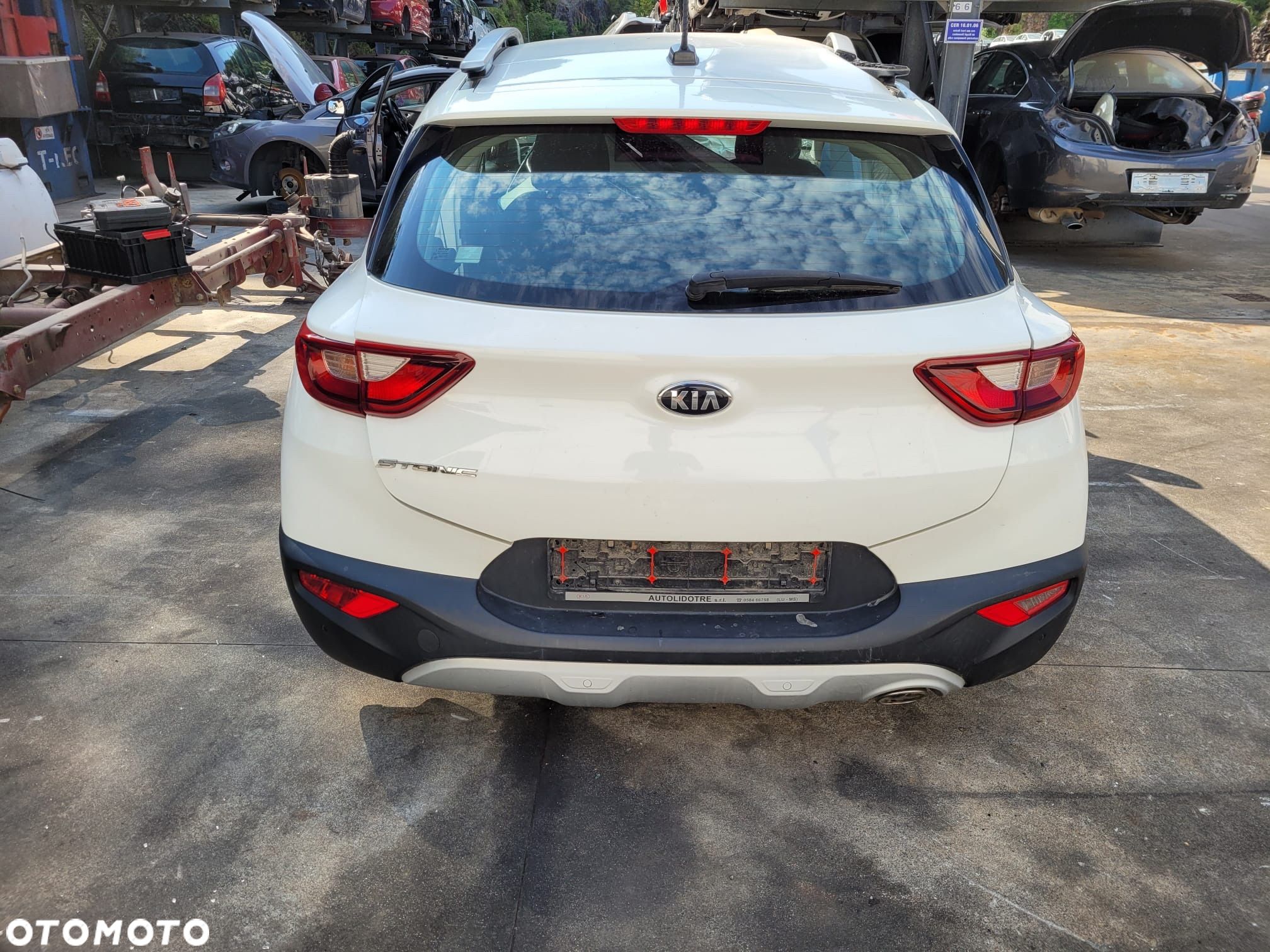 KIA STONIC LAMPA TYL LEWA PRAWA W BLOTNIK - 1